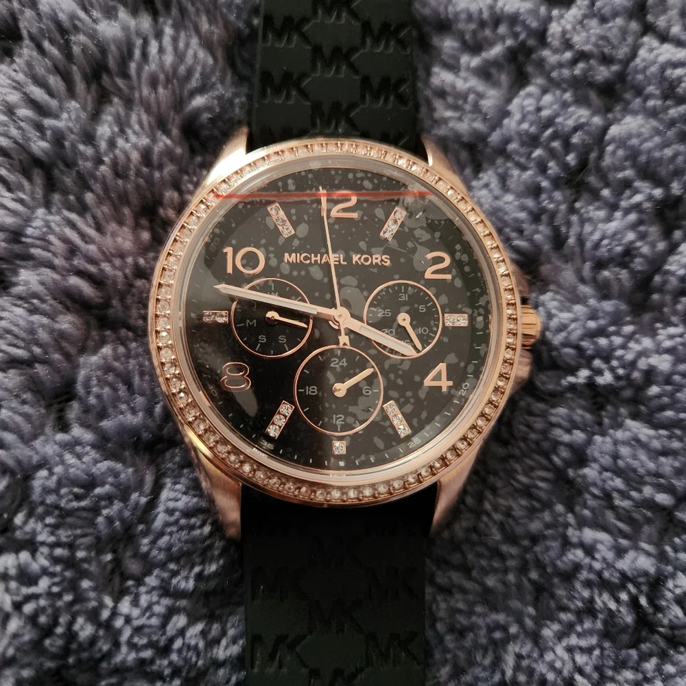 WATCH - Picture 1 of 6